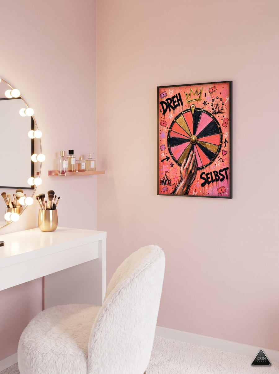 Beauty-Zimmer in Rosa mit Schminktisch und dem Glücksrad-Print DREH SELBST
